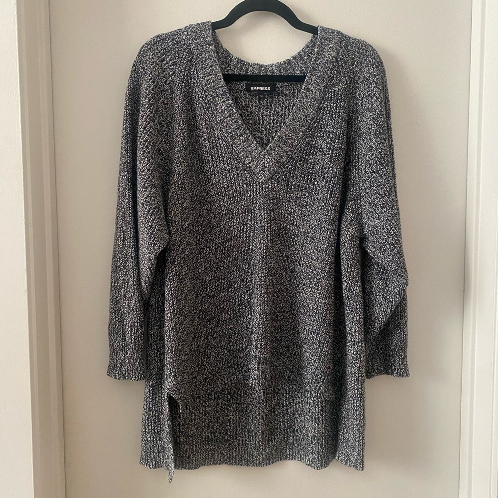 🖤 Express Black and White Sweater 🖤